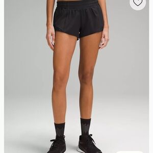 Lululemon hotty hot low rise lined 2.5”